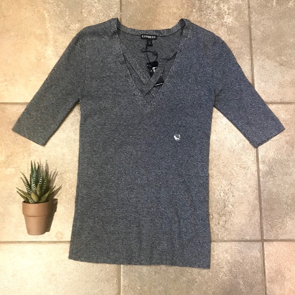 Express Top 👚 - Picture 2 of 4